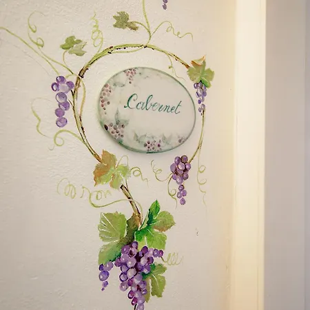 La Casa Del Vino Apartment *
